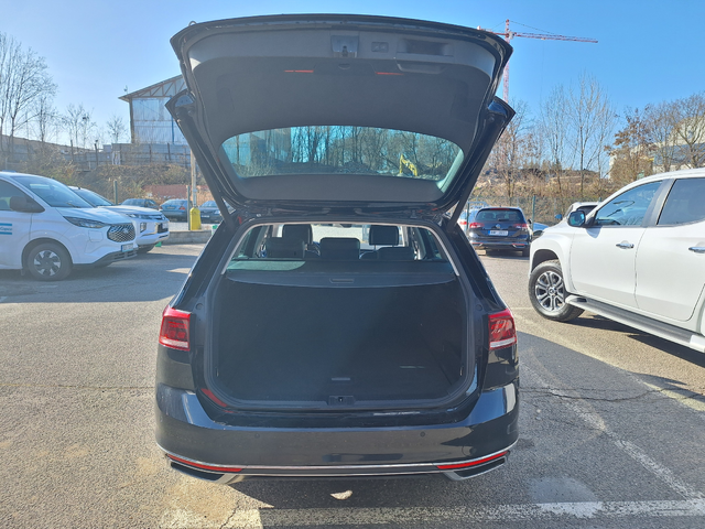 VW Passat 2.0TDI/ DSG/ 200кс./ 4x4/ Elegance/ Очакван! - автомобили, коли, обяви за нови и употребявани 4