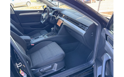 VW Passat 2.0TDI R-Line 150кс DSG* Keyless* ПЕРФЕКТЕН* - автомобили, коли, обяви за нови и употребявани 11