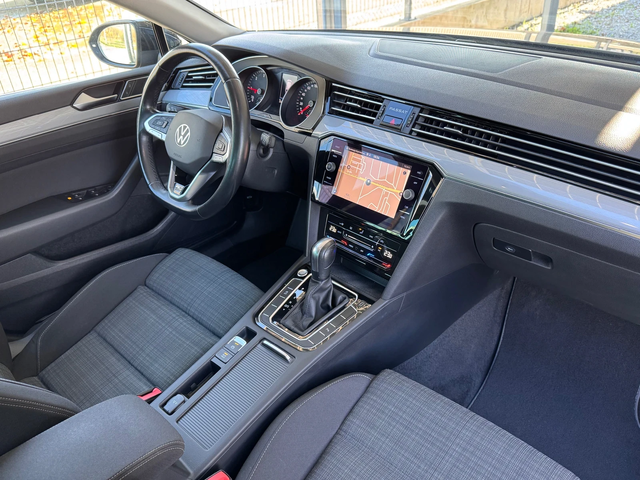 VW Passat 2.0TDI R-Line 150кс DSG* Keyless* ПЕРФЕКТЕН* - автомобили, коли, обяви за нови и употребявани 12