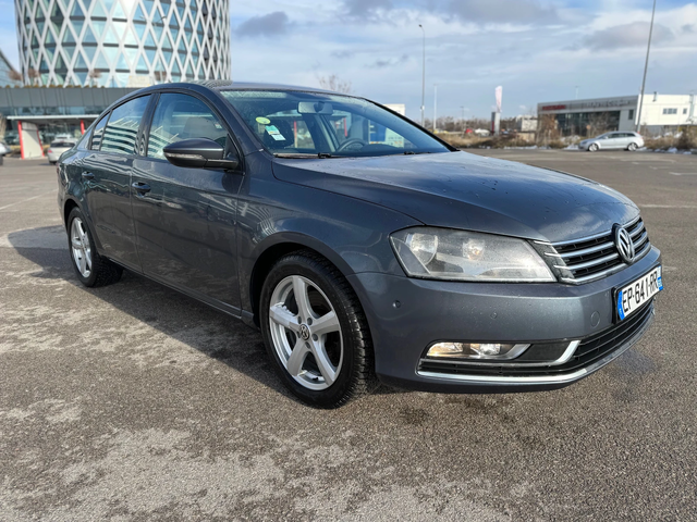 VW Passat 2.0TDI-AUTO-NAVI-177 - автомобили, коли, обяви за нови и употребявани 1