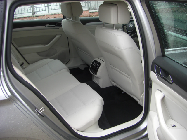 VW Passat TDI NAVI AVTOMAT EURO 6B - автомобили, коли, обяви за нови и употребявани 13