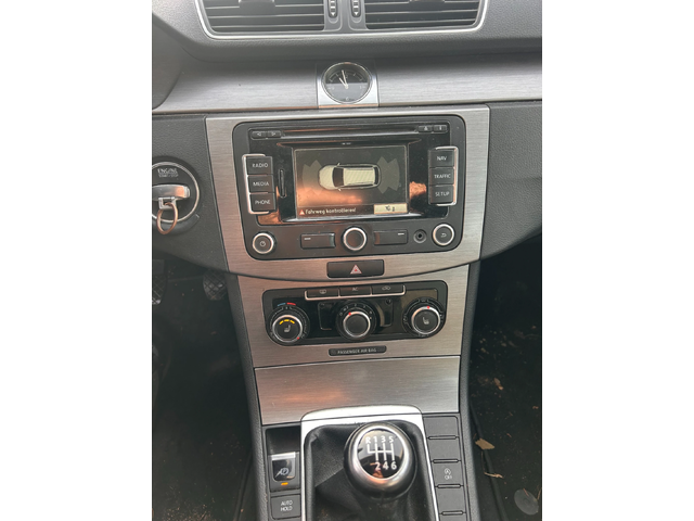 VW Passat 1.6TDI NAVI EURO 5 - автомобили, коли, обяви за нови и употребявани 11