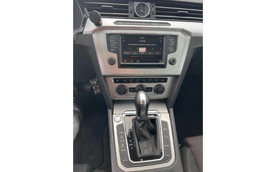 VW Passat 2.0TDI AVTOMAT/NAVI EURO 6 - автомобили, коли, обяви за нови и употребявани 11