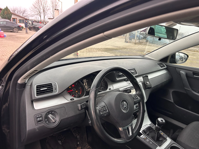 VW Passat 1.6TDI NAVI EURO 5 - автомобили, коли, обяви за нови и употребявани 10