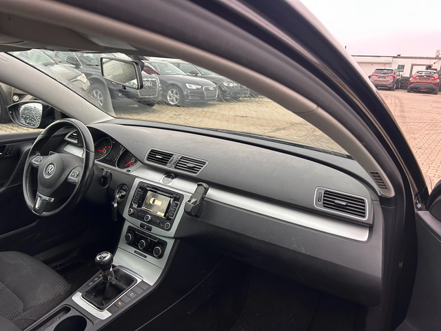 VW Passat 1.6TDI NAVI EURO 5 - автомобили, коли, обяви за нови и употребявани 9