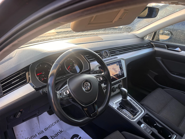 VW Passat 1.6TDI AVTOMAT/NAVI EURO 6 - автомобили, коли, обяви за нови и употребявани 10
