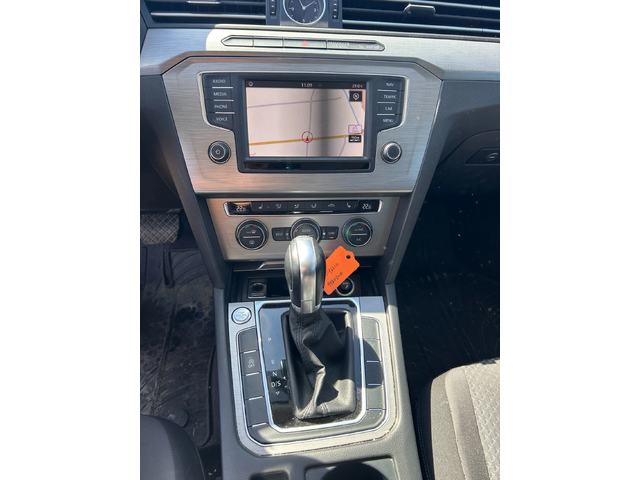 VW Passat 1.6TDI AVTOMAT/NAVI EURO 6 - автомобили, коли, обяви за нови и употребявани 11