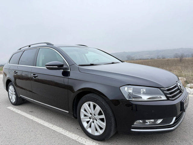 VW Passat 2.0 TDI / AVTOMAT / NAVI / PARKTRONIC / AVTOPILOT - автомобили, коли, обяви за нови и употребявани 0