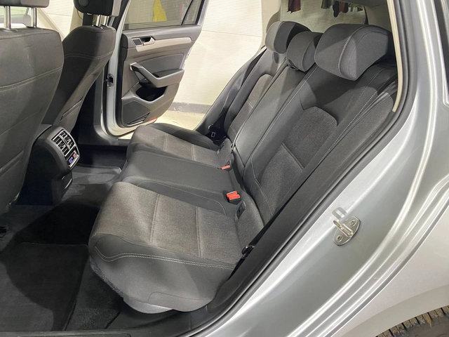 VW Passat 1.6 TDI * NAVI* CAMERA* - автомобили, коли, обяви за нови и употребявани 9