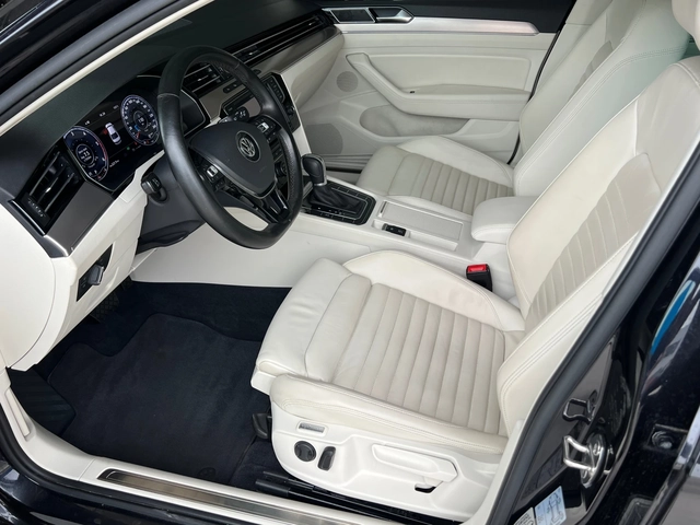 VW Passat 2.0TDI, HIGHLINE-FULL SERVICE VW-KATO HOB!!! - автомобили, коли, обяви за нови и употребявани 8