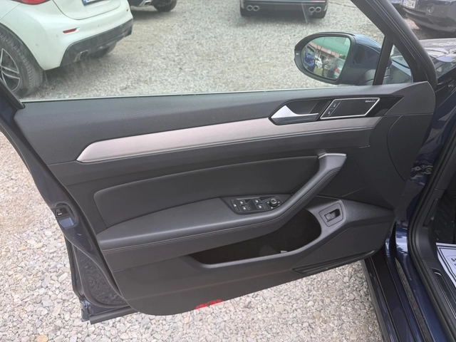 VW Passat R-Line* 4motion* DYNAUDIO* 240к.с.* 360 камери - автомобили, коли, обяви за нови и употребявани 8