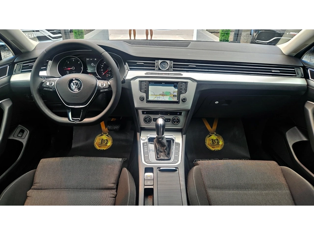 VW Passat 2.0TDI/GERMANY/DISTRONIC/ERGO COMFORT/CAR PLAY/LIZ - автомобили, коли, обяви за нови и употребявани 8
