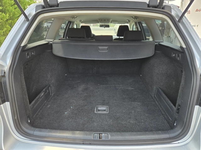 VW Passat 7= 2.0TDI-140кс= 6ск= НАВИ= АВТОПИЛОТ - автомобили, коли, обяви за нови и употребявани 9