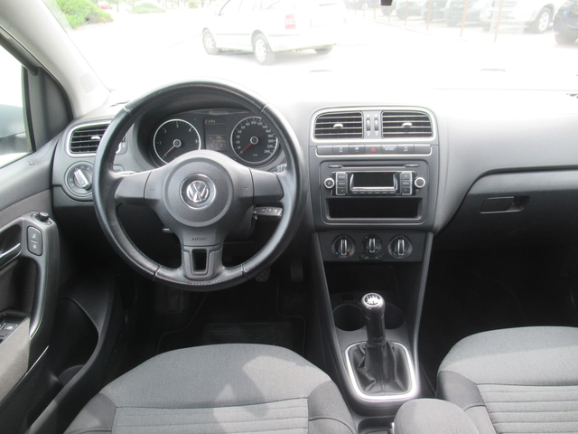 VW Polo 1.6TDI 90ps * ПЕРФЕКТЕН* - автомобили, коли, обяви за нови и употребявани 12