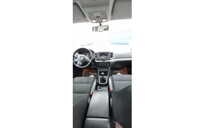 VW Sharan 2.0 High line  Панорама Алкантара Нави Ксенон - автомобили, коли, обяви за нови и употребявани 12