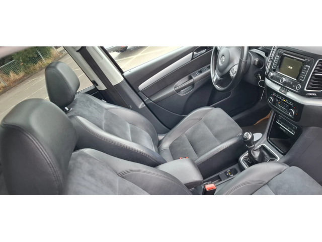 VW Sharan 2.0 High line  Панорама Алкантара Нави Ксенон - автомобили, коли, обяви за нови и употребявани 9