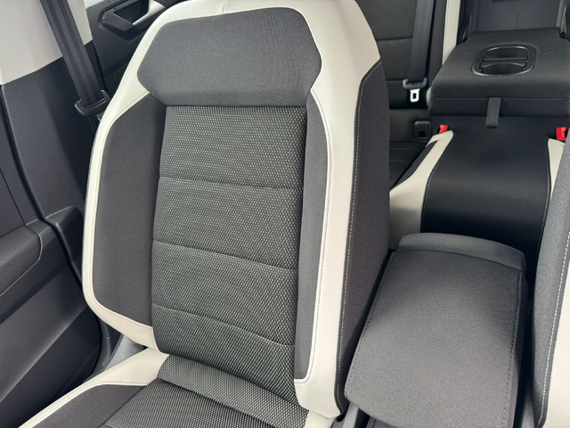 VW T-Roc 2.0 TDI 4Motion - автомобили, коли, обяви за нови и употребявани 13