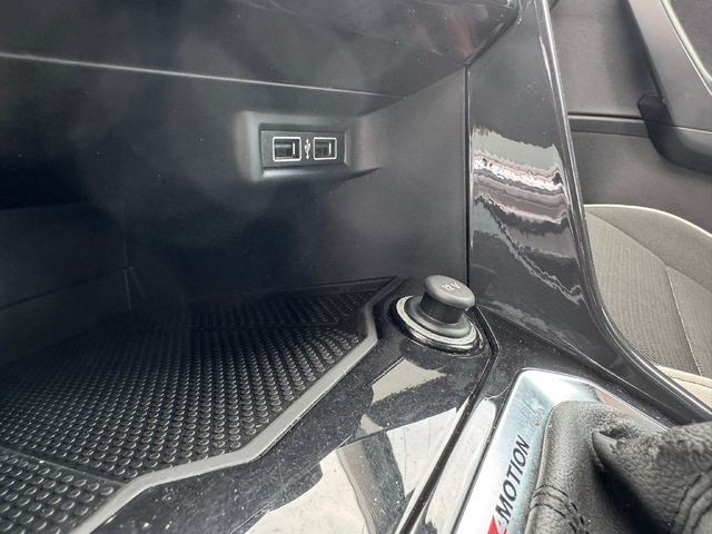 VW T-Roc 2.0 TDI 4Motion - автомобили, коли, обяви за нови и употребявани 14