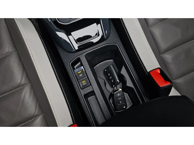 VW T-Roc Premium | Кожа | Keyless | Подгрев - автомобили, коли, обяви за нови и употребявани 11