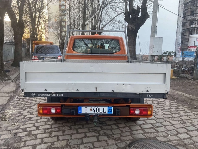 VW T5 2, 0 TDi - автомобили, коли, обяви за нови и употребявани 8
