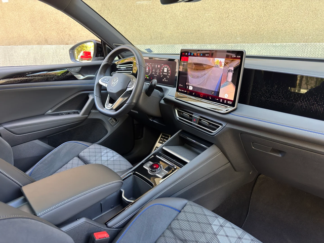 VW Tiguan 1.5 TSI (272 кс) eHybrid DSG - автомобили, коли, обяви за нови и употребявани 11