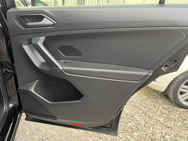 VW Tiguan 2.0 - автомобили, коли, обяви за нови и употребявани 10