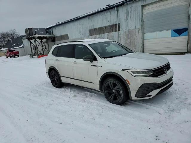 VW Tiguan 2.0L 4 ALL WHEEL DRIVE - автомобили, коли, обяви за нови и употребявани 0