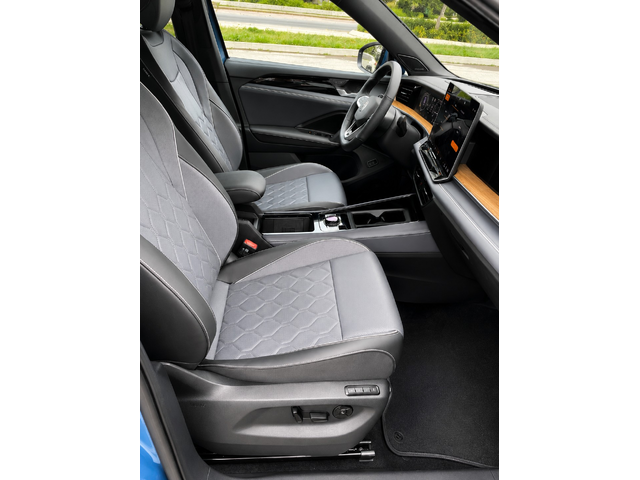 VW TIGUAN 2.0L 4cyl AWD - автомобили, коли, обяви за нови и употребявани 16