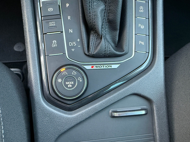 VW Tiguan 2.0TDI/4Motion - автомобили, коли, обяви за нови и употребявани 26