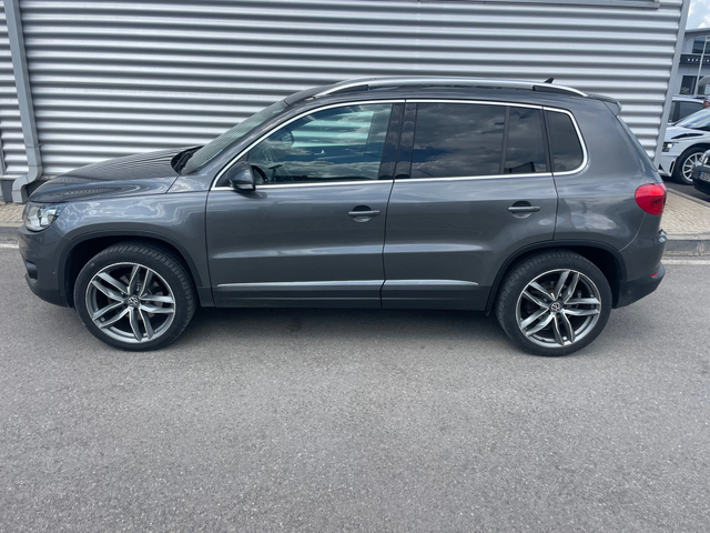 VW Tiguan 2.0TSI+ 4Motion+ Automatic+ Navi+ Подгрев - автомобили, коли, обяви за нови и употребявани 2