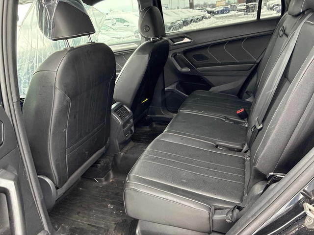 VW Tiguan * Comfortline R Line Black Edition * CARFAX * ЦЕНА - автомобили, коли, обяви за нови и употребявани 10