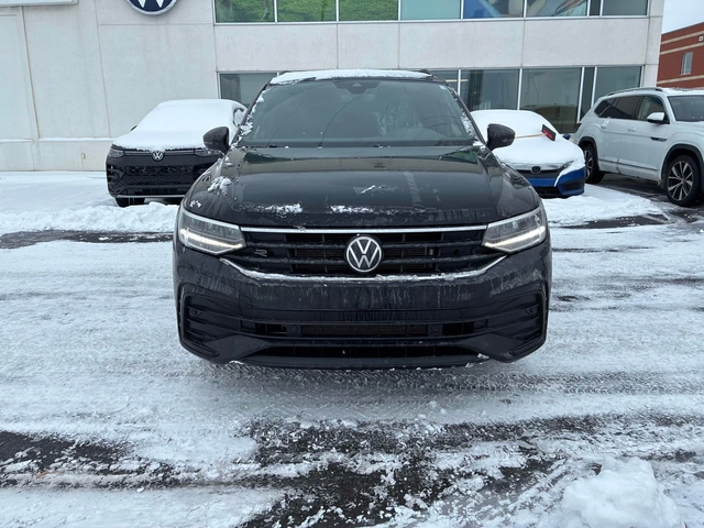 VW Tiguan * Comfortline R Line Black Edition * CARFAX * ЦЕНА - автомобили, коли, обяви за нови и употребявани 4