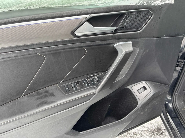 VW Tiguan * Comfortline R Line Black Edition * CARFAX * ЦЕНА - автомобили, коли, обяви за нови и употребявани 9