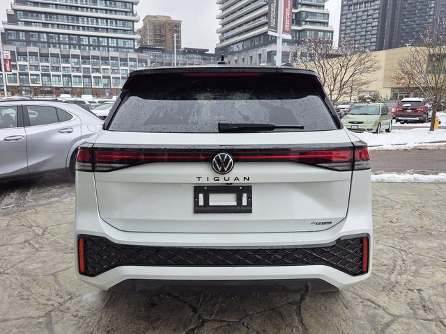 VW Tiguan * 4 Motion SE R Line Black * CARFAX * ЦЕНА ДО БГ - автомобили, коли, обяви за нови и употребявани 3