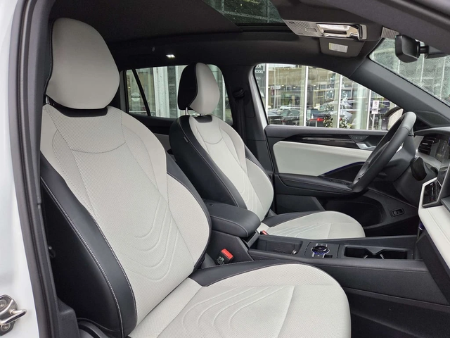 VW Tiguan * 4 Motion SE R Line Black * CARFAX * ЦЕНА ДО БГ - автомобили, коли, обяви за нови и употребявани 8