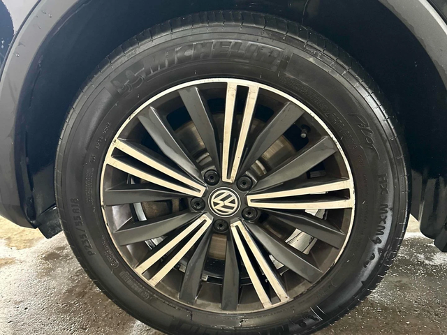 VW Tiguan Highline* 360view* Pano* Fender * Подгрев* Keyless - автомобили, коли, обяви за нови и употребявани 4