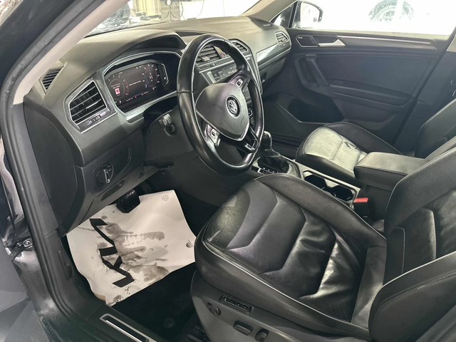 VW Tiguan Highline* 360view* Pano* Fender * Подгрев* Keyless - автомобили, коли, обяви за нови и употребявани 5