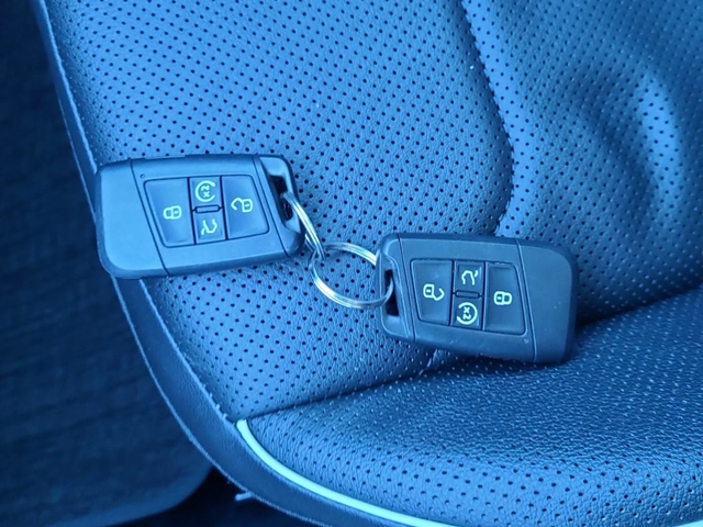 VW Tiguan R-LiNE-Panorama-Обдухване-Digital !!! - автомобили, коли, обяви за нови и употребявани 9