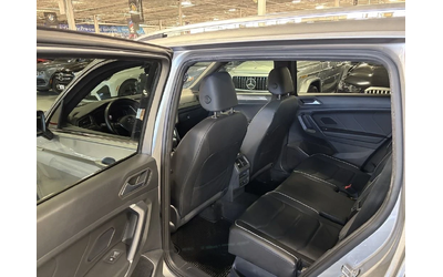 VW Tiguan R-LINE-PANORAMA -DIGITAL-FULL-ЕКСТРИ!! - автомобили, коли, обяви за нови и употребявани 11