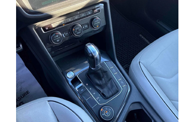 VW Tiguan R-Line* 4MOTION* Digital* Подгрев* Панорама* - автомобили, коли, обяви за нови и употребявани 9