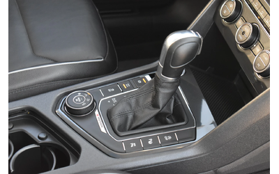 VW Tiguan 2.0ТDI* 190H.P* FULL- - автомобили, коли, обяви за нови и употребявани 11