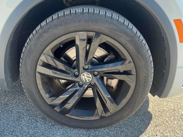 VW Tiguan Comfortline R Line Black Edition/ПАНОРАМА - автомобили, коли, обяви за нови и употребявани 5
