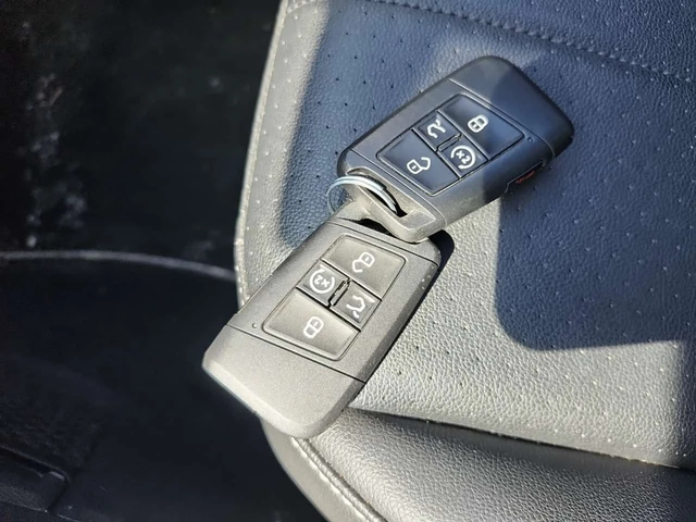 VW Tiguan COMFORTLINE| ПАНОРАМА| ПОДГРЕВИ| 2 КЛЮЧА + ГУМИ - автомобили, коли, обяви за нови и употребявани 11
