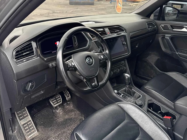 VW Tiguan * Highline * CARFAX * 2 КЛЮЧА * FENDER * ПАНОРАМА - автомобили, коли, обяви за нови и употребявани 4
