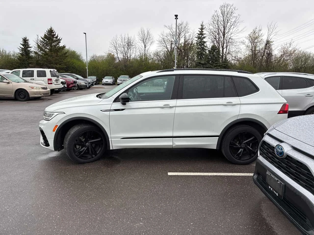 VW Tiguan | R Line Black Edition | CARFAX | ШИБЕДАХ | - автомобили, коли, обяви за нови и употребявани 1