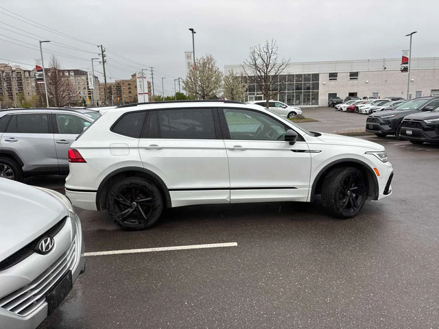 VW Tiguan | R Line Black Edition | CARFAX | ШИБЕДАХ | - автомобили, коли, обяви за нови и употребявани 2