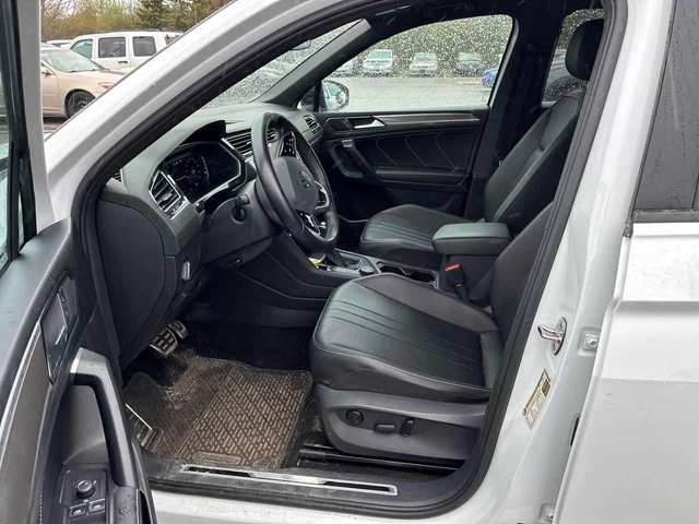 VW Tiguan | R Line Black Edition | CARFAX | ШИБЕДАХ | - автомобили, коли, обяви за нови и употребявани 4