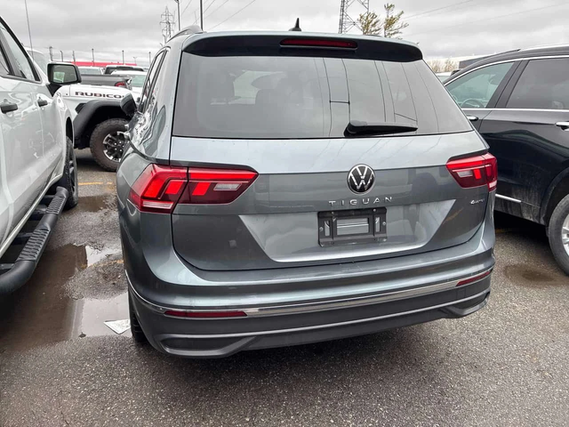 VW Tiguan * COMFORTLINE * 2 КЛЮЧА* KEYLESS* PANO* ПОДГРЕВ* - автомобили, коли, обяви за нови и употребявани 3