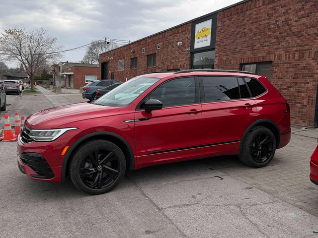 VW Tiguan | R Line Black Edition | 2.0L | LED | КОЖА | - автомобили, коли, обяви за нови и употребявани 1