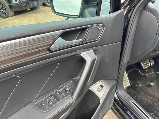 VW Tiguan Highline R Line /360/DIS/FENDER - автомобили, коли, обяви за нови и употребявани 11